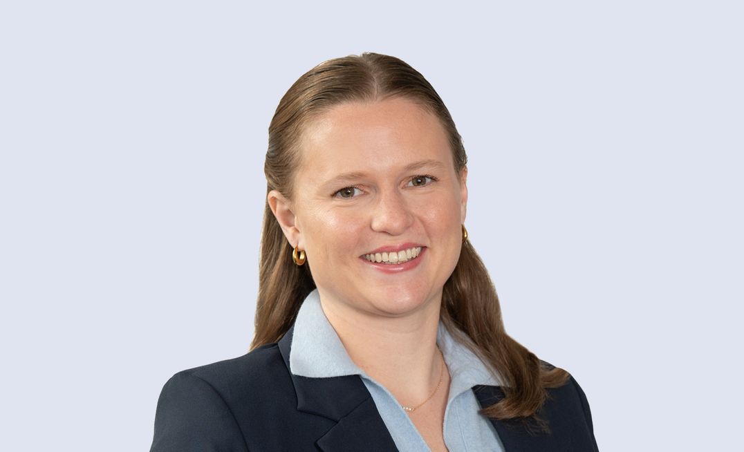 Hannah MacKay Headshot
