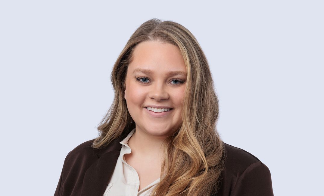 Elizabeth Olsen Bio Photo