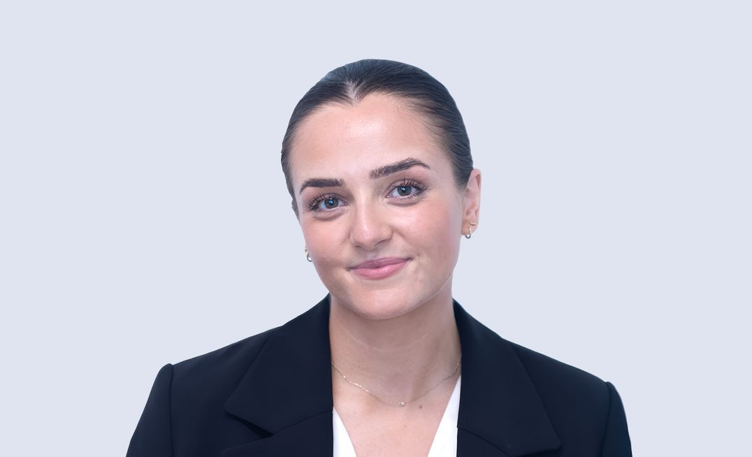 Kate Davies Headshot